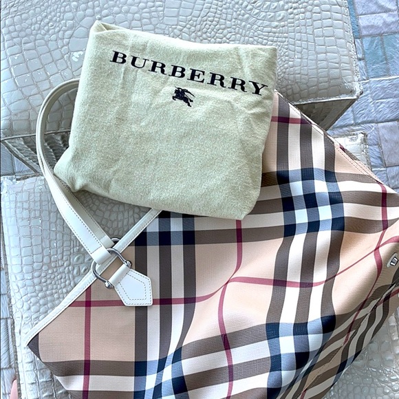 Burberry Shopping Bag (perfect condition) - Picture 3 of 4